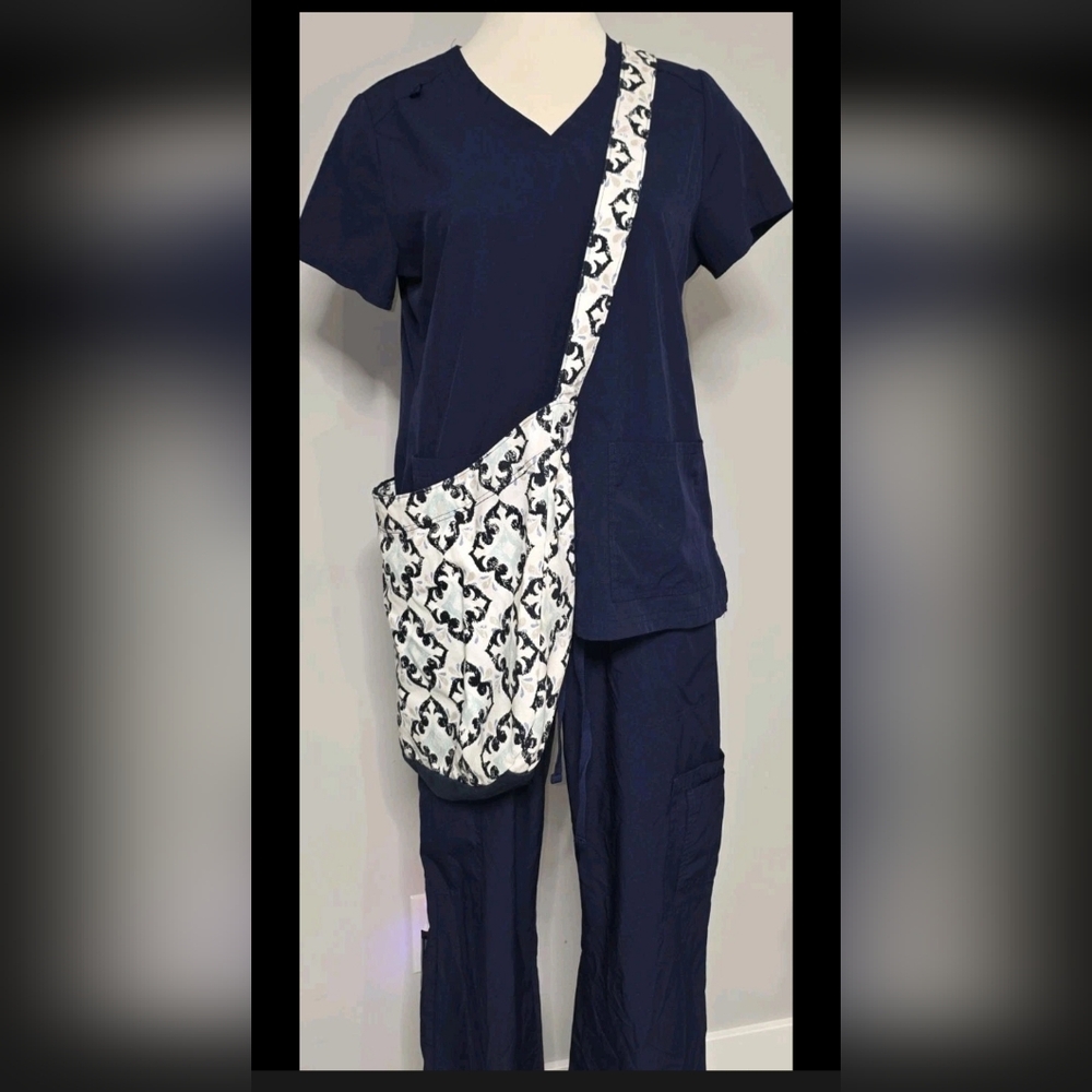 Thirty-One Retro Metro Bag Hobo Crossbody FAB FLOURISH Adjustable Strap Navy